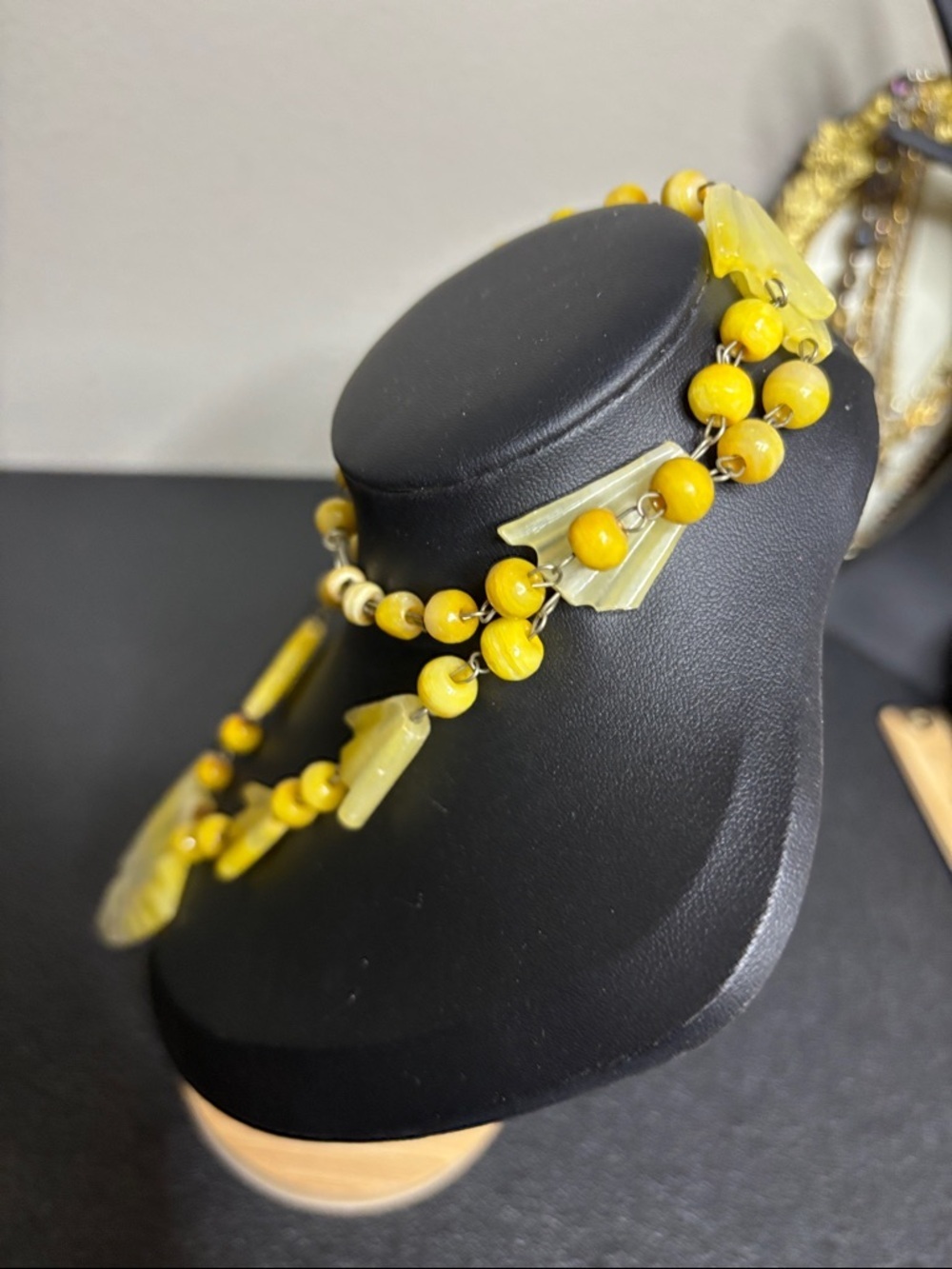 VINTAGE Carved YELLOW ONYX Stone Bead Necklace Aztec Mayan Face Pendant - Picture 5 of 13
